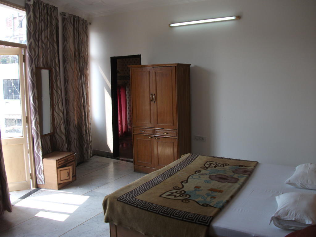 Hotel Shalimar New Delhi Room photo