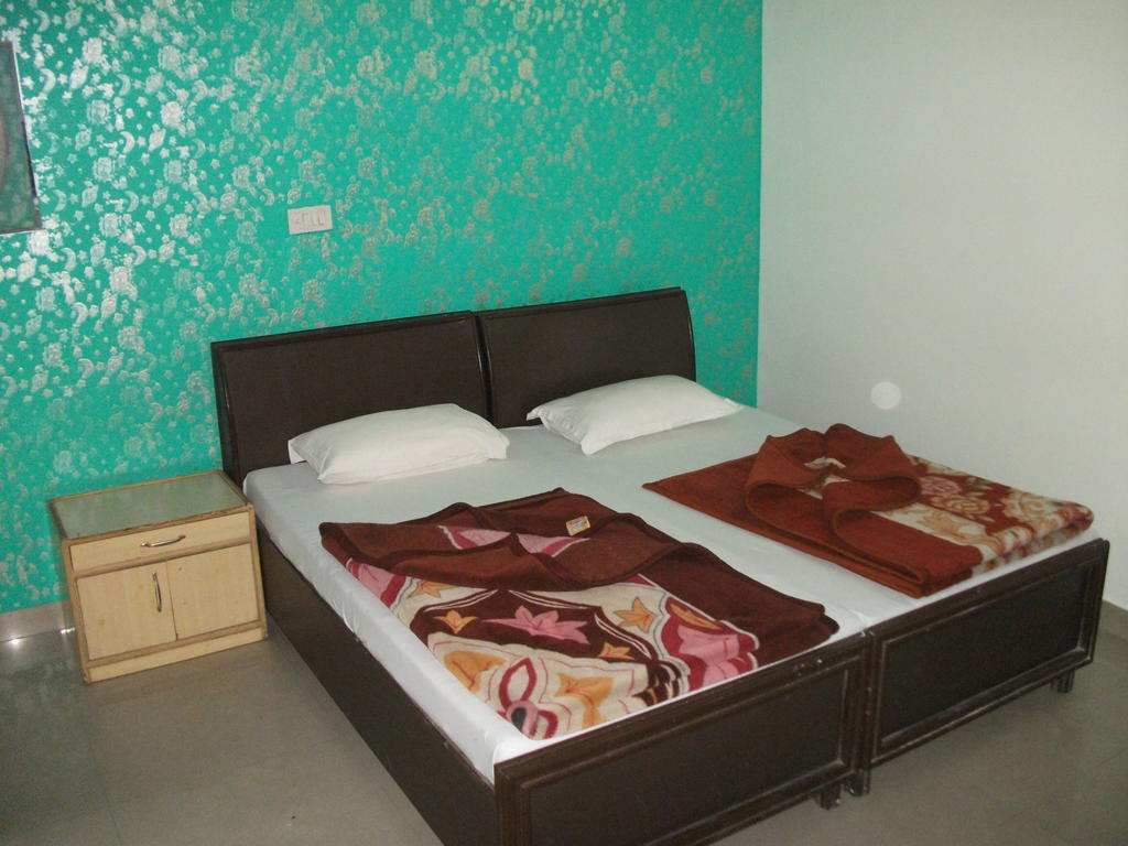 Hotel Shalimar New Delhi Room photo