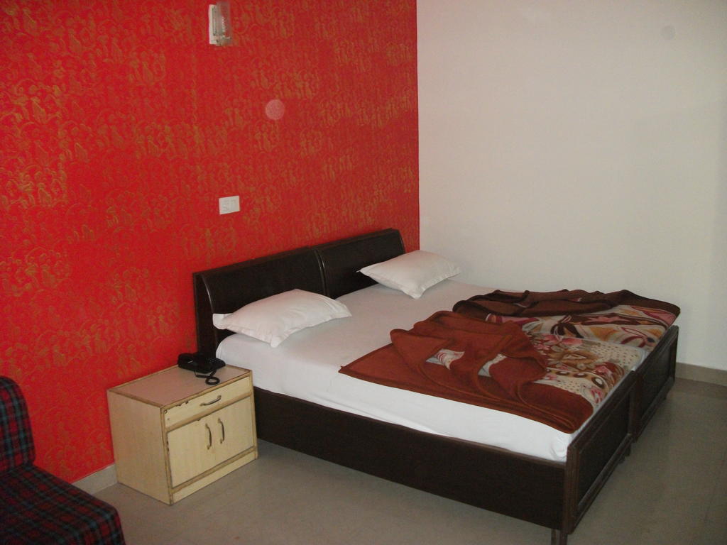 Hotel Shalimar New Delhi Room photo