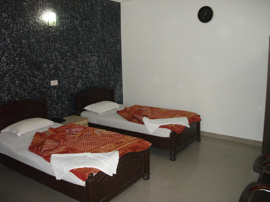 Hotel Shalimar New Delhi Room photo