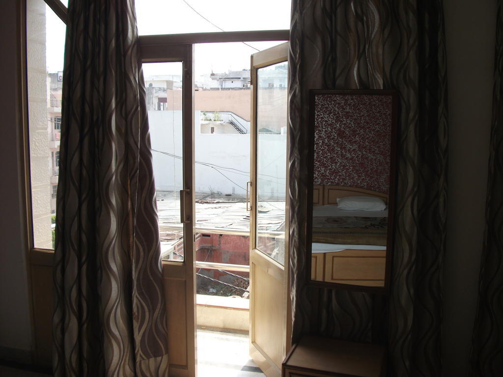 Hotel Shalimar New Delhi Exterior photo