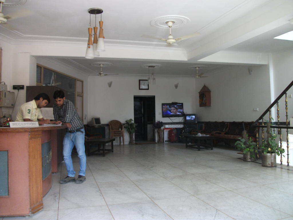 Hotel Shalimar New Delhi Exterior photo